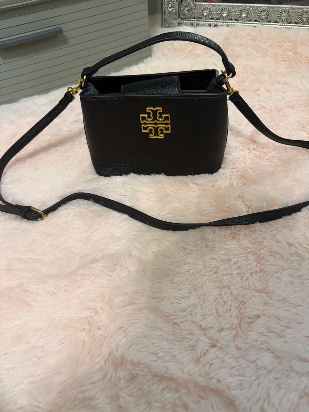 🩷Tory Burch Black Mini Leather Crossbody with Gold Logo